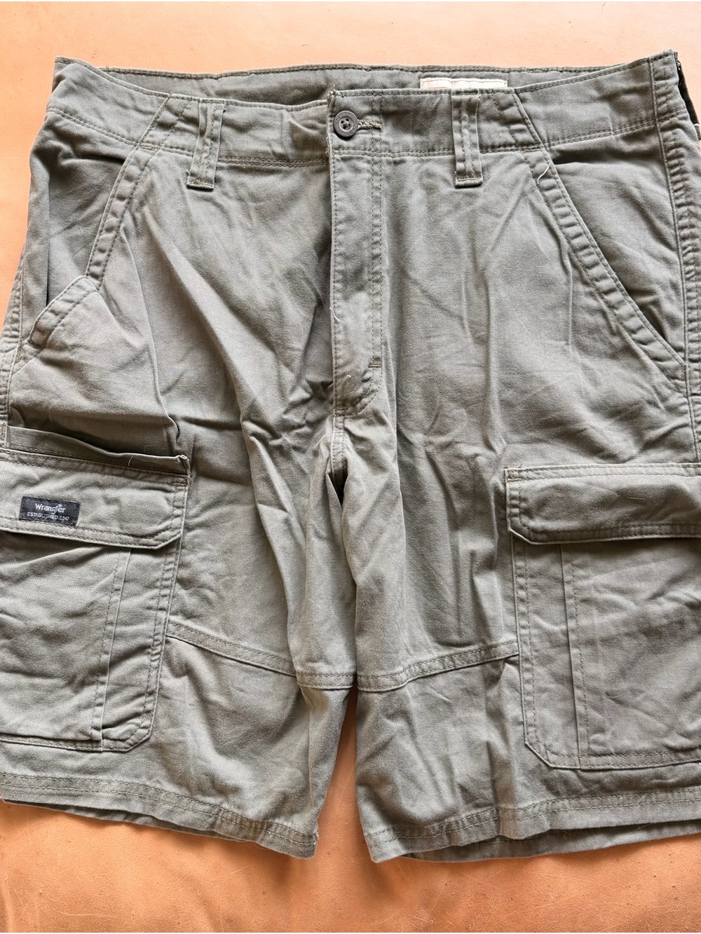 Wrangler Men's Olive Cargo Shorts - Utility Pocket Style
